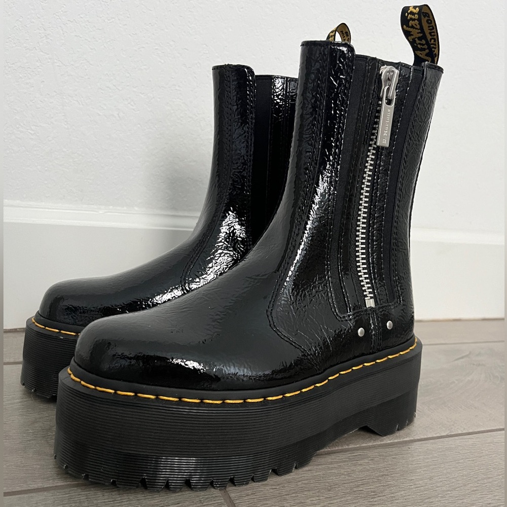 Dr. Martens 2976 Max Distressed Patent Chelsea Platform Women’s Size 7 UK 5